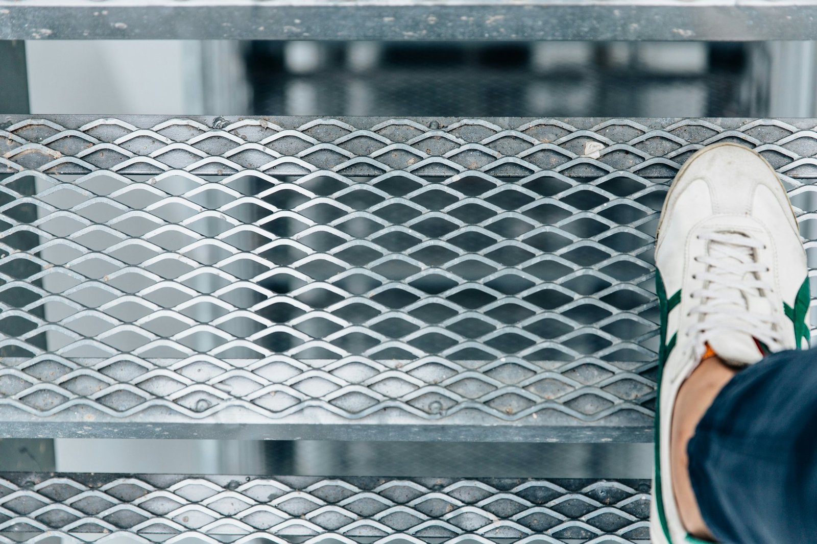 A screenshot illustrating ideal ult combo setups for a dive comp, featuring Mercy's Valkyrie and Winston's Barrier.