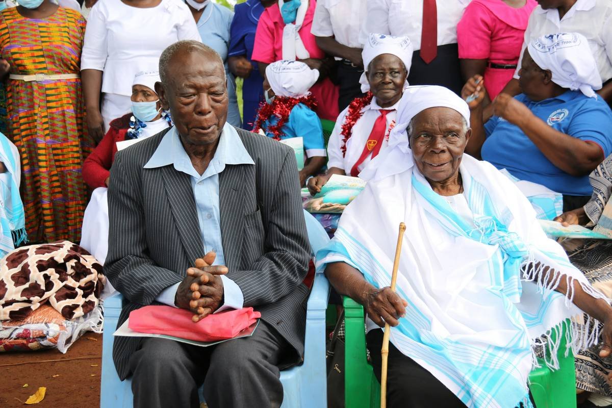 A group photo of retired OWL players celebrating backstage