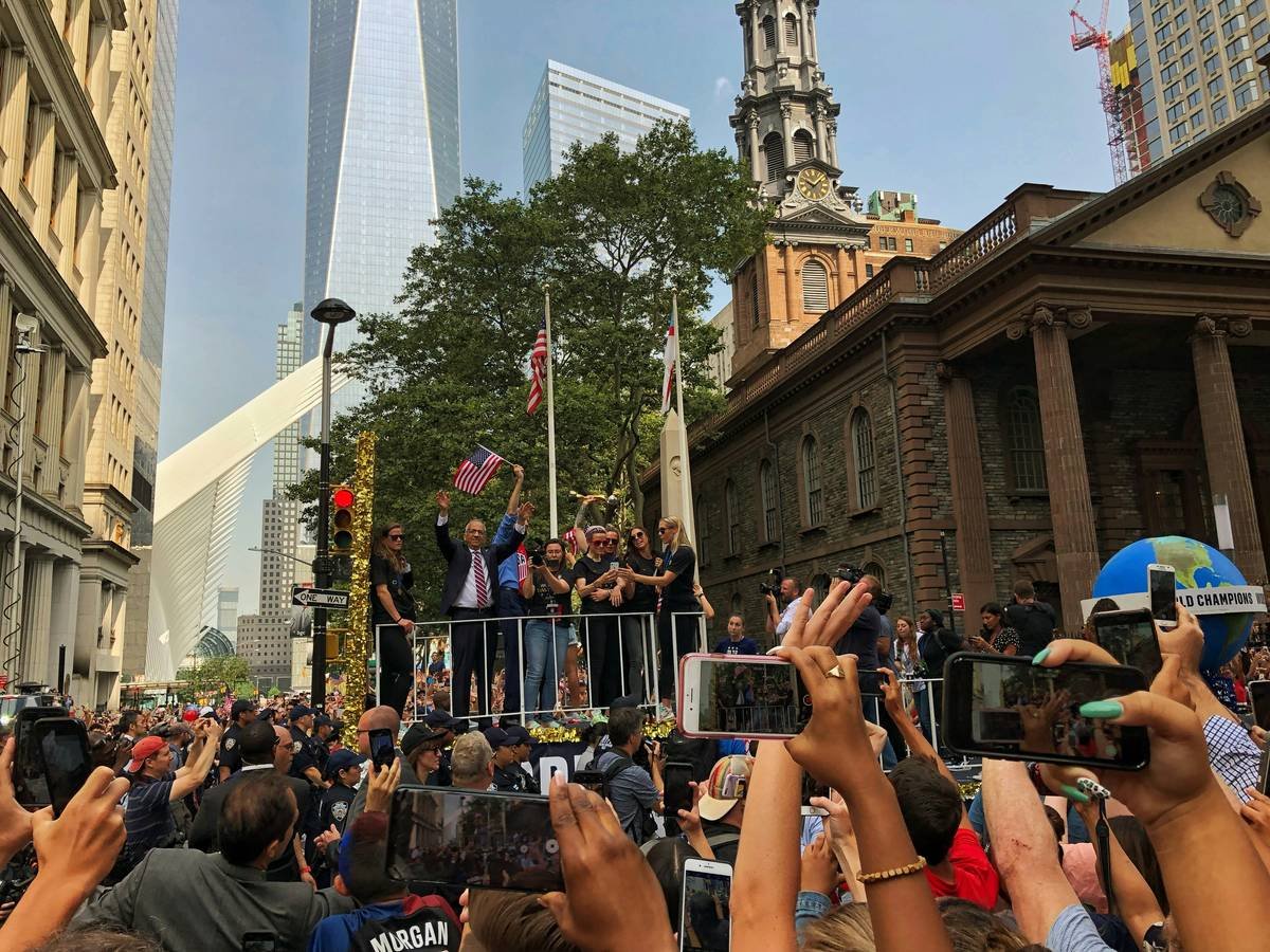 Infographic showing average win rates of top 5 heroes in Overwatch League.