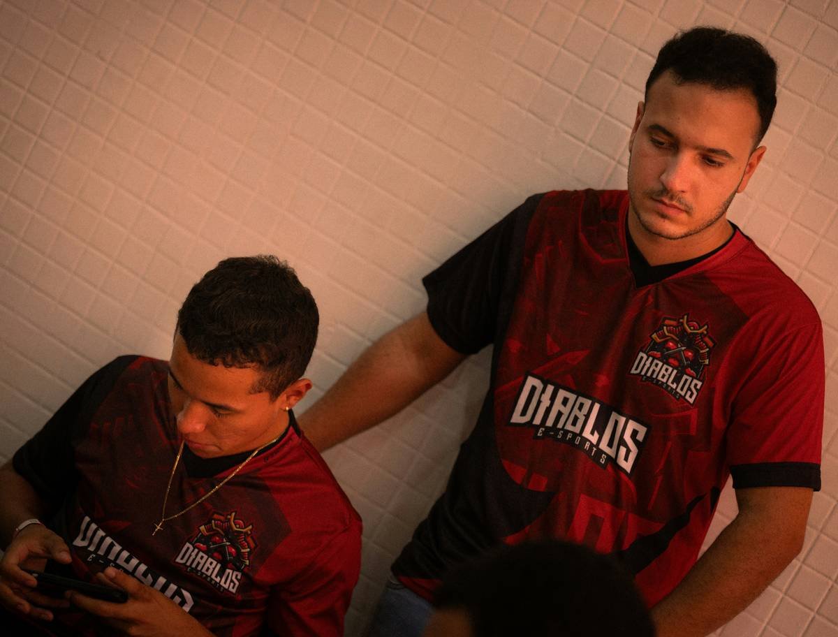 An illustration showing different Overwatch League stage trophies